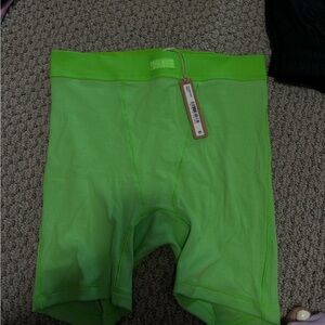 NWT skims neon green shorts SMALL